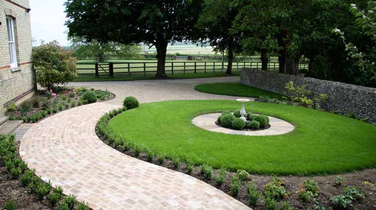 Curvaceous symmetry makes for an imposing entrance